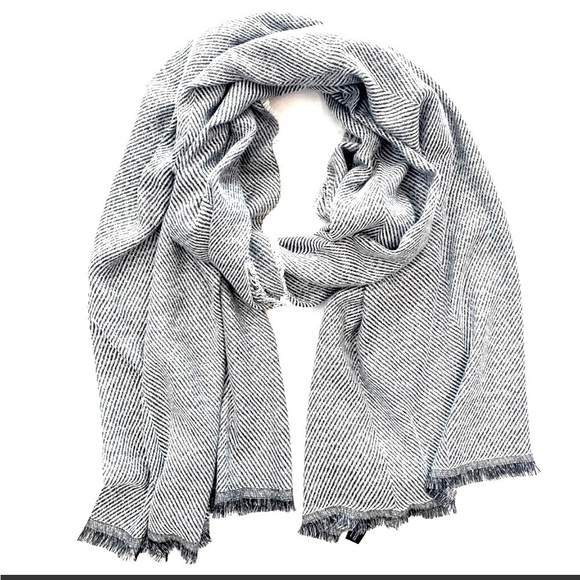 New INC International Concepts Two-Tone Shine Scarf Wrap, Black/White On… - Picture 3 of 6